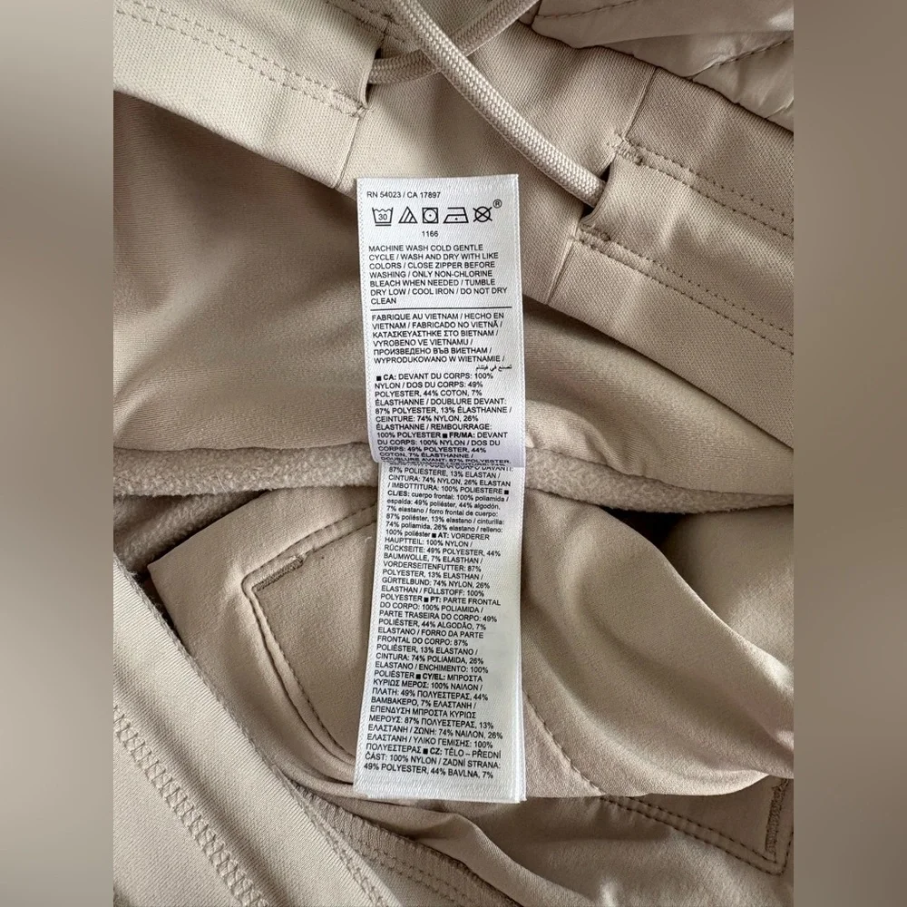 Athleta Apres Ski Down Solstice Quilted Jogger Pants in Abalone Grey | Size 8 - Picture 12 of 16